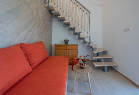 Top Airbnb: Garden Apartment 2 in Škaljari