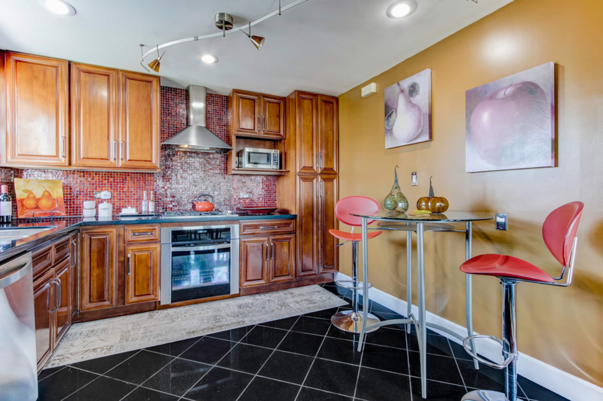 Home in Daly City · ★4.89 · 3 bedrooms · 3 beds · 2 baths - Image 7