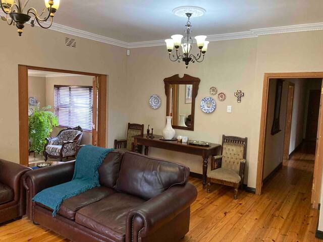 Bougainvillea Boston, 2 bedrooms, lounge, kitchen gallery image 3