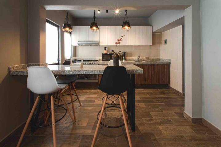 Cuarto grigio con baño privado gallery image 5