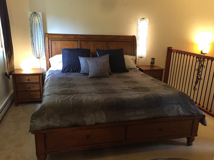 Kitanda cha Kifalme chenye ustarehe cha California!