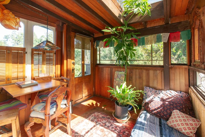 "Just A Minit" Bolinas Cottage