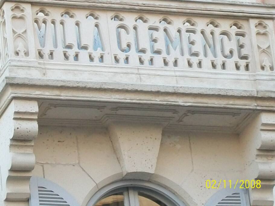 ¨Villa Cémence¨
sculpté dans la pierre.
l'appartement a conservé tous ses éléments d'époque intérieur et extérieur.