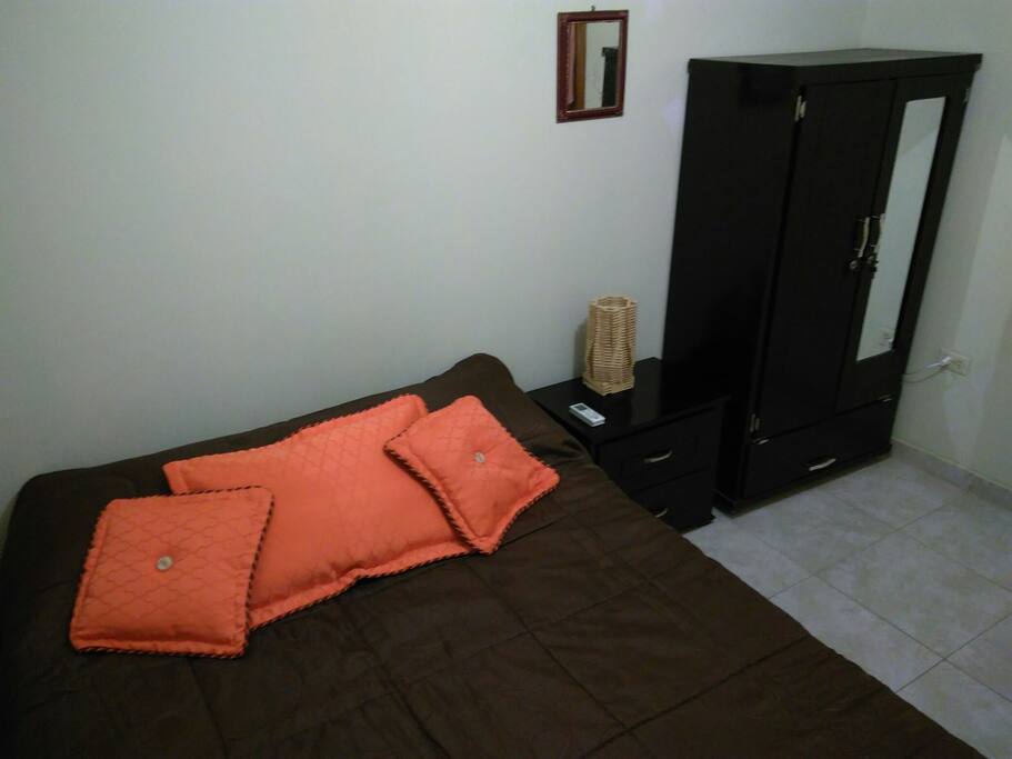 HABITACION PRIVADA CON CAMA BASE DOBLE PARA UN DESCANSO PERFECTO