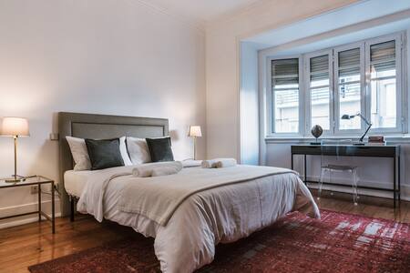 Room + Private Bathroom at Marquês de Pombal