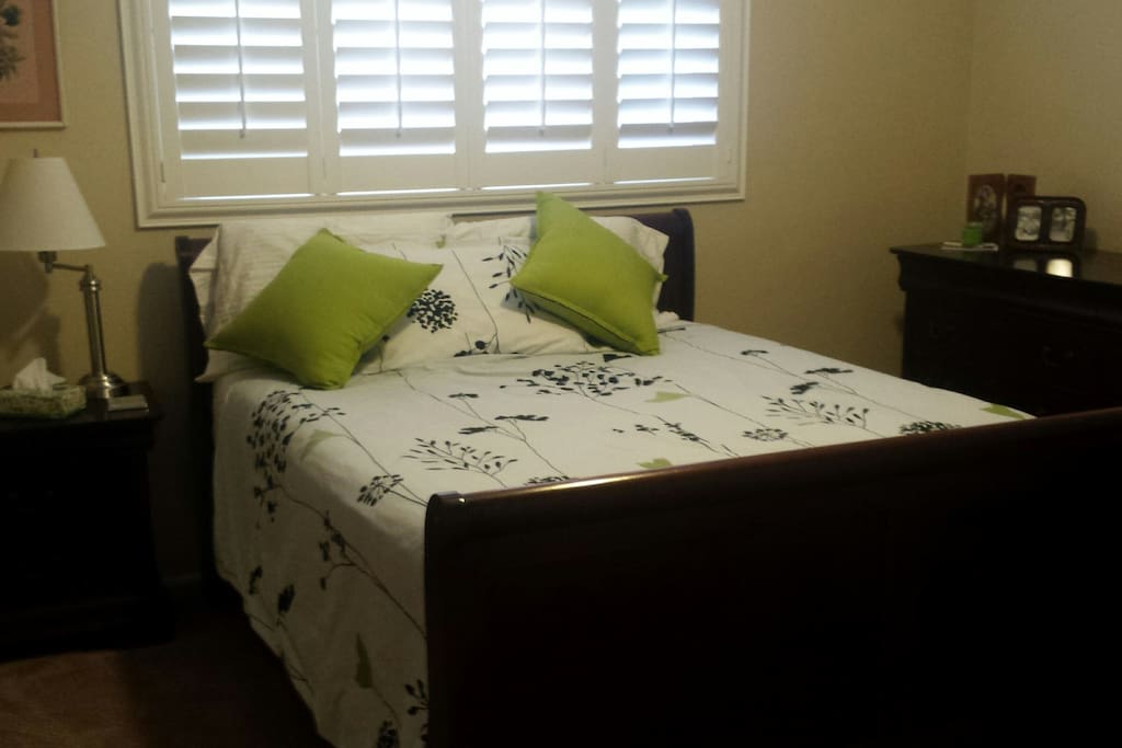 Private Bedroom - (very comfortable bed)