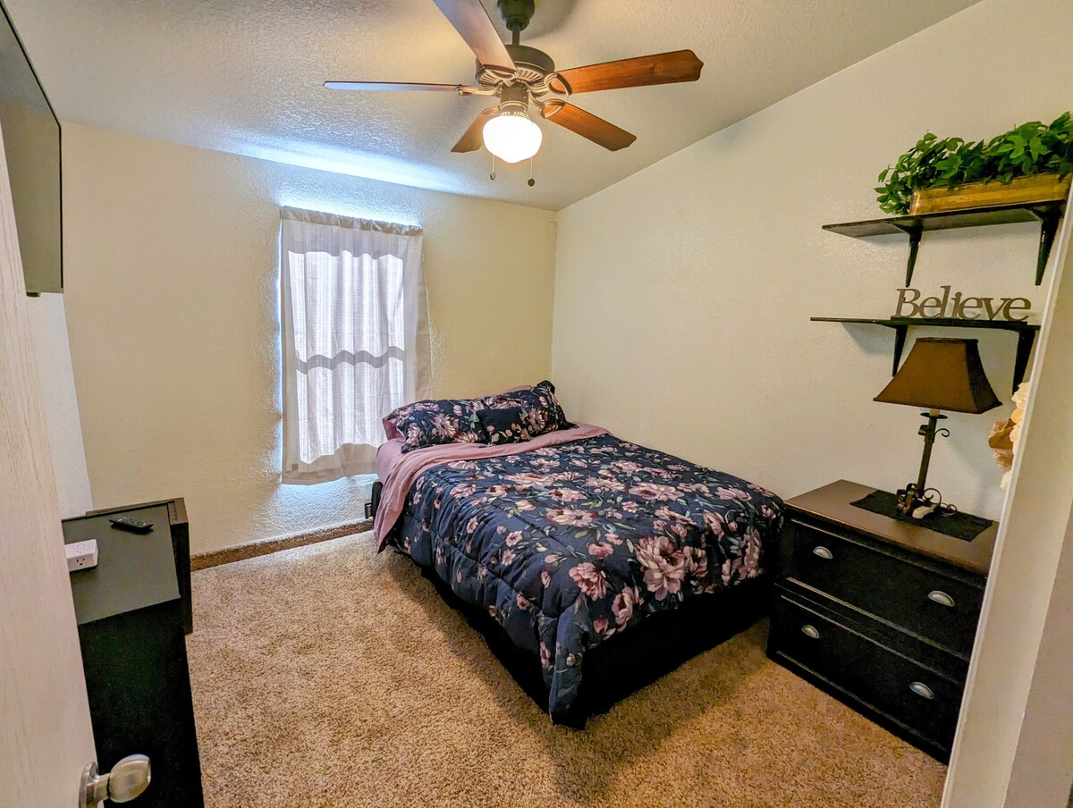 เตียงควีนไซส์ • สมาร์ททีวี • พัดลมเพดาน