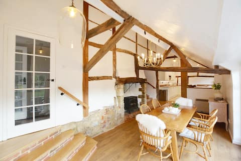 Entire Historic Cottage in Beaulieu Village/ Wifi
