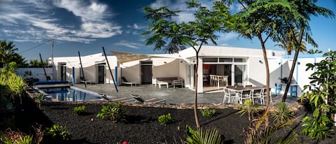 Top Airbnb: Casa Fatima Villa with heated pool + Jacuzzi en La Oliva
