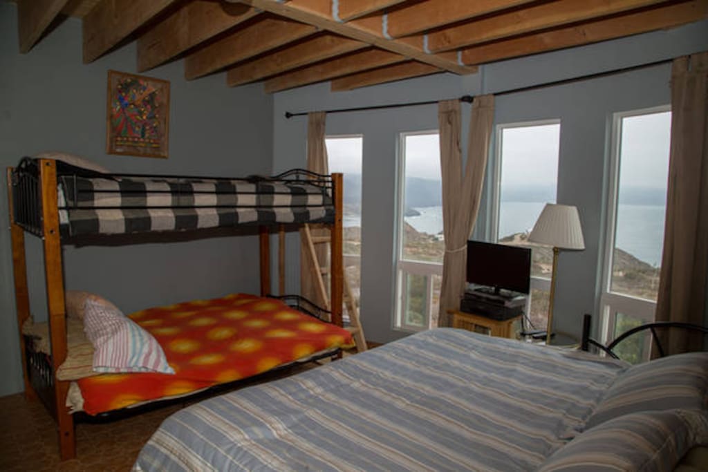 King bed or two twin beds plus full size bed and bunk bed. Also a great view.