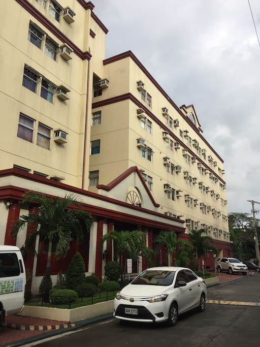 Main building just 2 minute walk from the gate and amenities :)