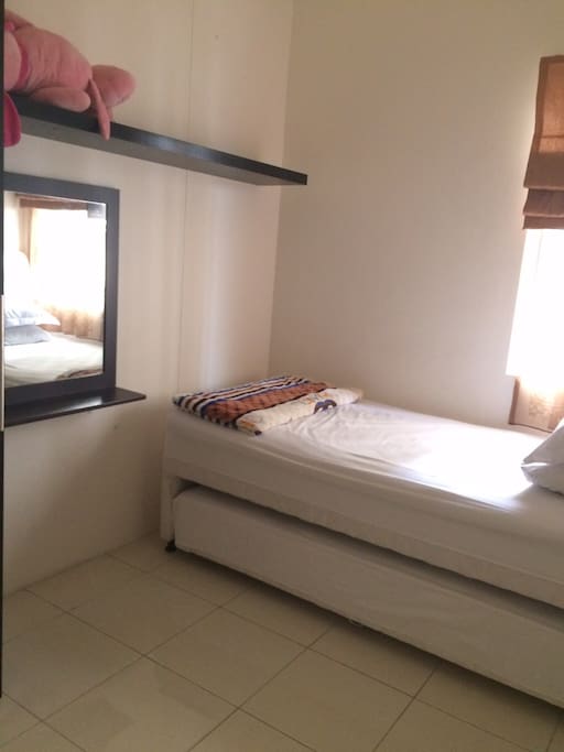 Third bedroom with 2 beds.