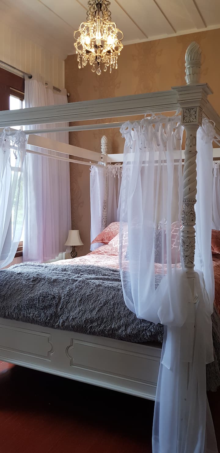 Hauptschlafzimmer (Westflügel)