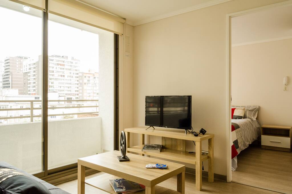 Sala de estar con mesa de centro