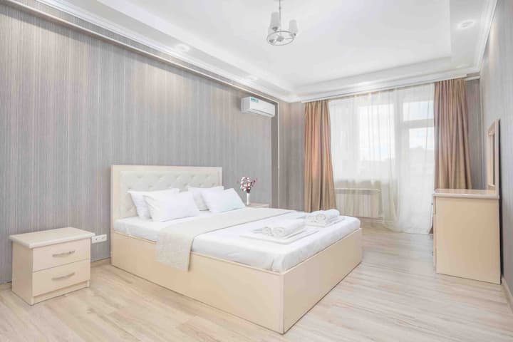 Првата спална соба со балкон