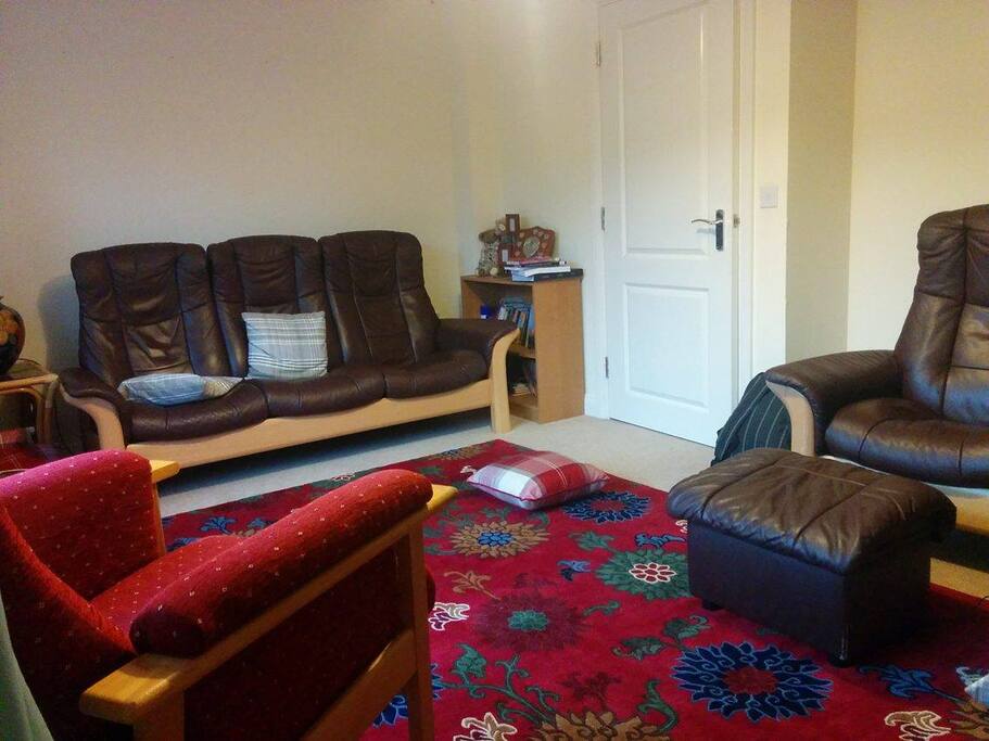 Spacious living room