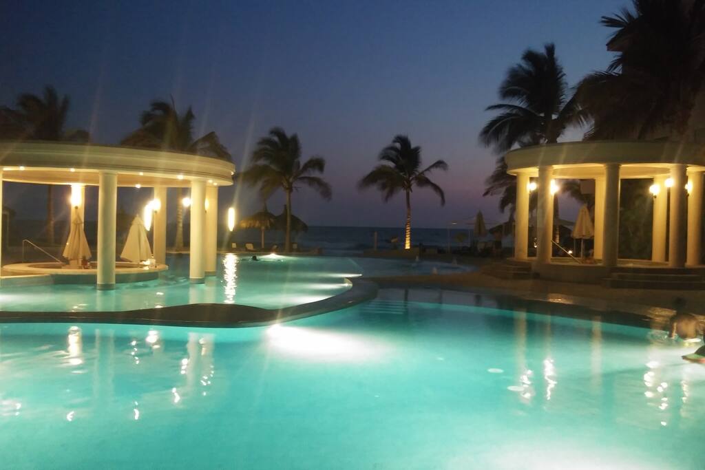 NEW PRIVATE CONDO VIEW OCEAN FRONT POOL - Mazatlán의 아파트에서 살아보기, Sinaloa, 멕시코