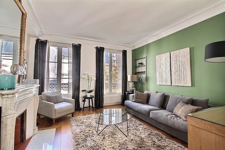 GLAMAPARIS managed Airbnb listing 3