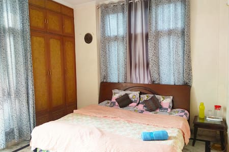Private Room in Delhi near Kailash Colony Metro