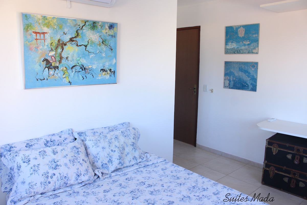 套房配有双人床，可添加1张1米宽单人床。