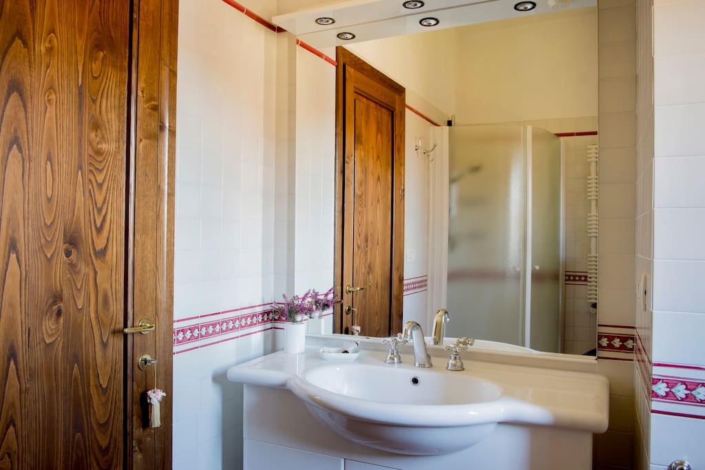 Il bagno con doccia