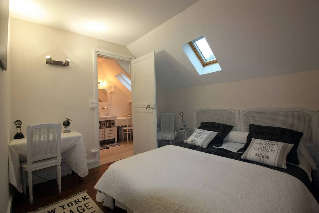 chambre avec salle de bain privée