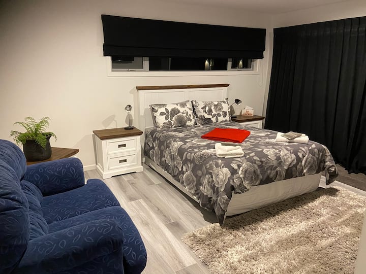 "Cosy Studio on Prendiville Lane"
