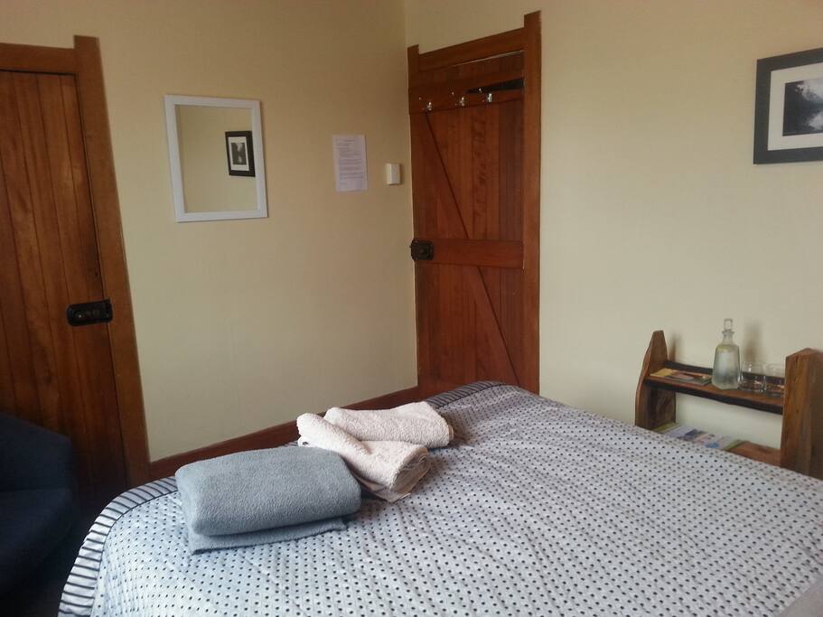 Room entrance and wardrobe
