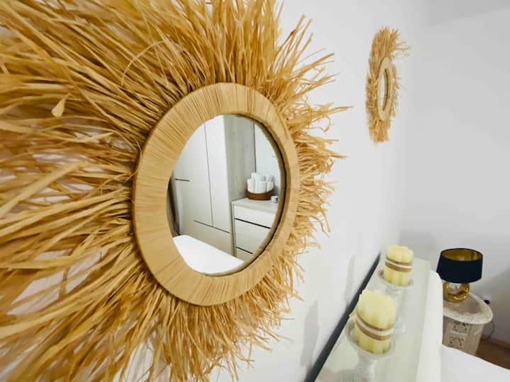 Home away - Chic and Cozy Apartment