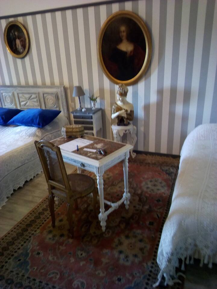 Dhomë për 3 persona, plot sharm, banjë private 