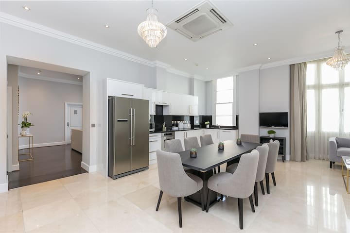 Luxurious 3 bed in Paddington with A/C