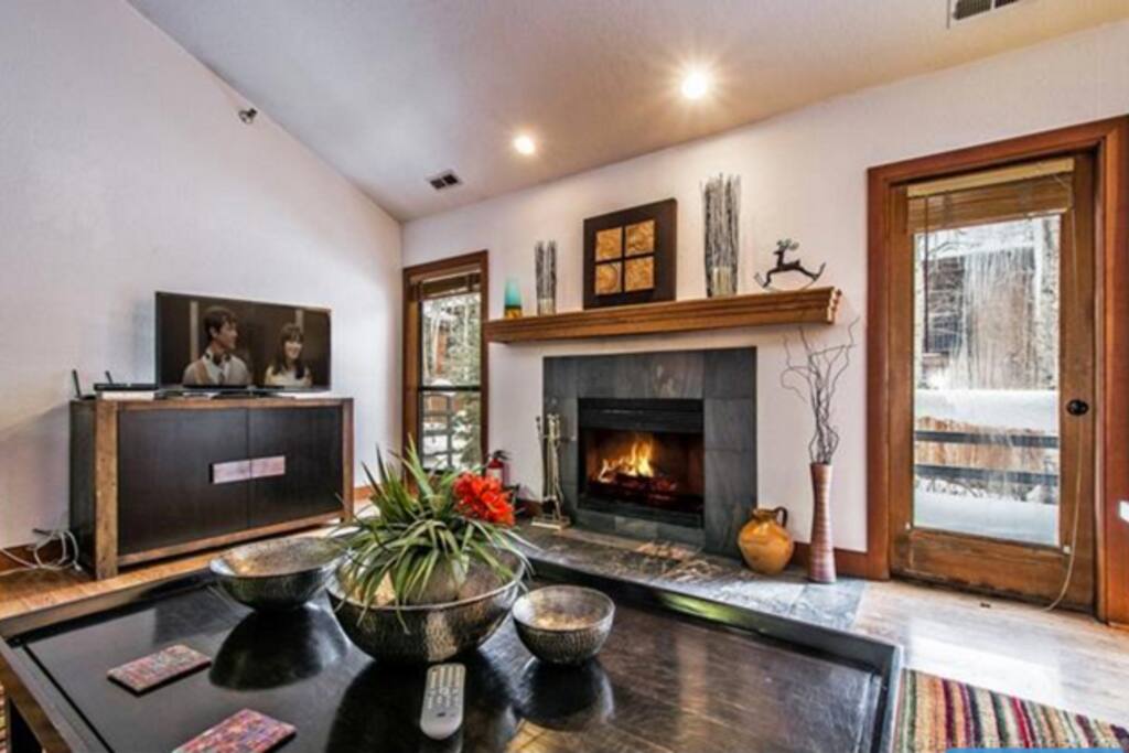 Living Room - fireplace, plenty of comfortable seating, large flatscreen HD TV, entrance to balcony