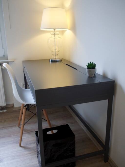 Schreibtisch