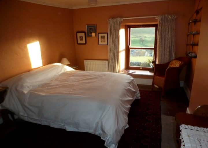     双人卧室1.查看景观。