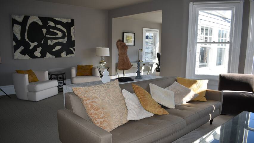 CONVENIENTLY LOCATED IN THE HEART OF SAN FRANCISCO