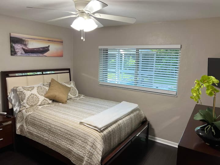 Cómoda cama tamaño queen para 2.