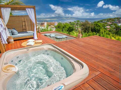 CREOLE BAY CONFORT + PRIVATE HOT TUB WITH SEA VIEW