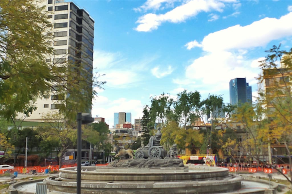 En la Plaza de la Cibeles donde encontraras las mejores opciones para comer y disfrutar de un agradable rato.
