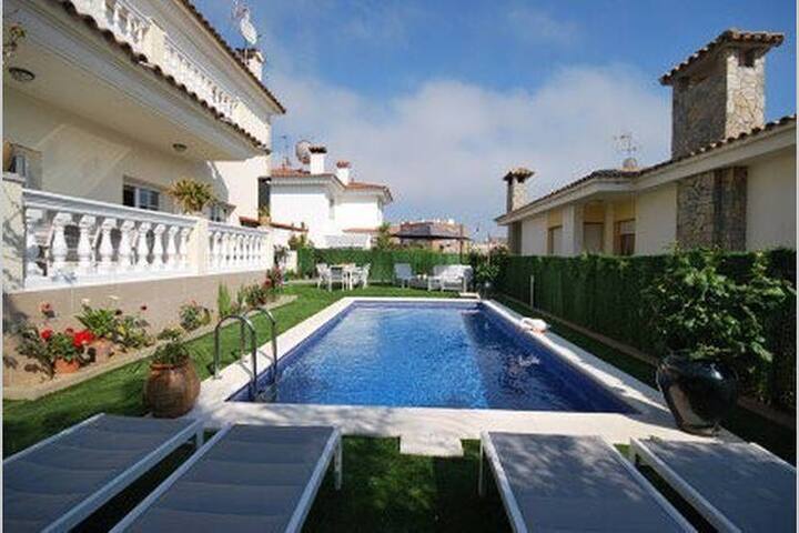 A 500m de la playa, y a 500m del centro…. gallery image 3