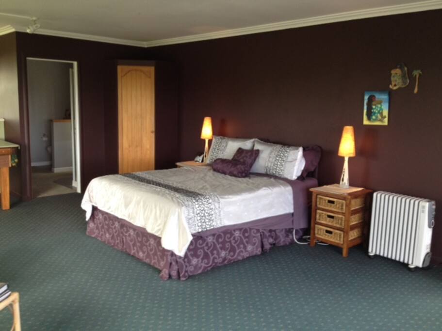 Queen size bed in spacious room