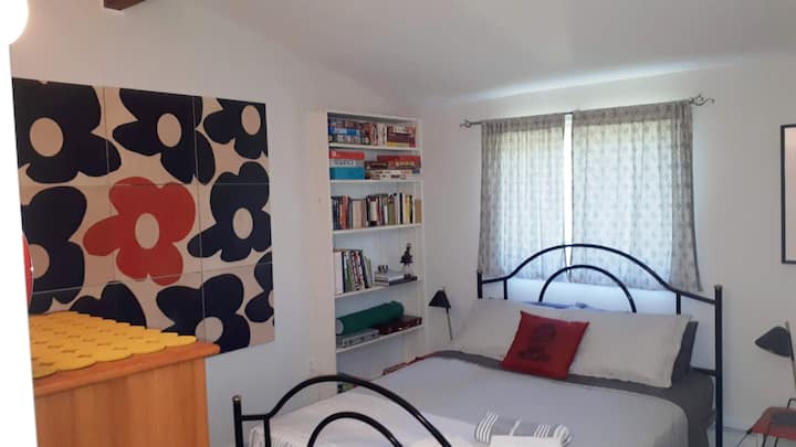 Master Bedroom w/ Queen Bed