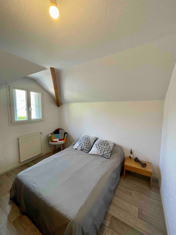 Საძინებელი საწოლით 140