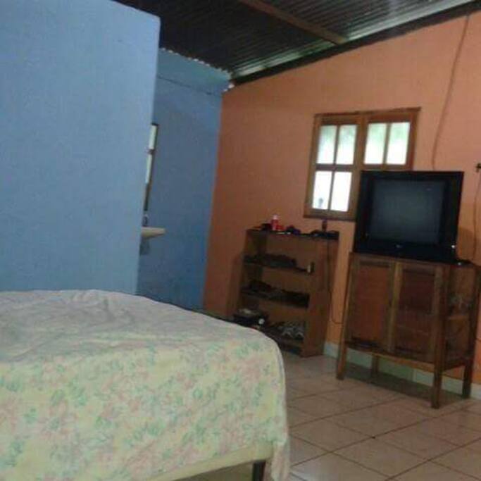 Acceso a wifi y tv por cable.