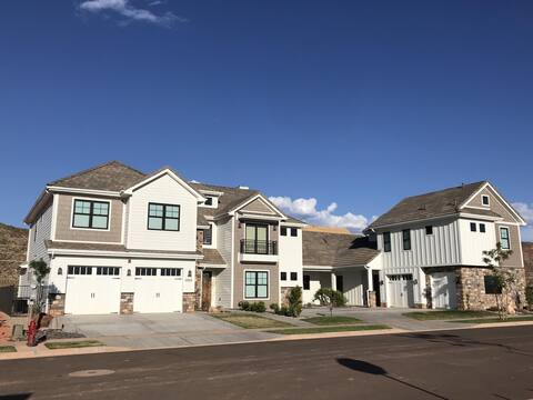 Sleeps 24|  Pool | Lazy River | Mini Golf