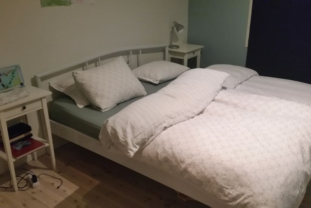 Master bedroom. Eneste rom med 180 bredde seng.