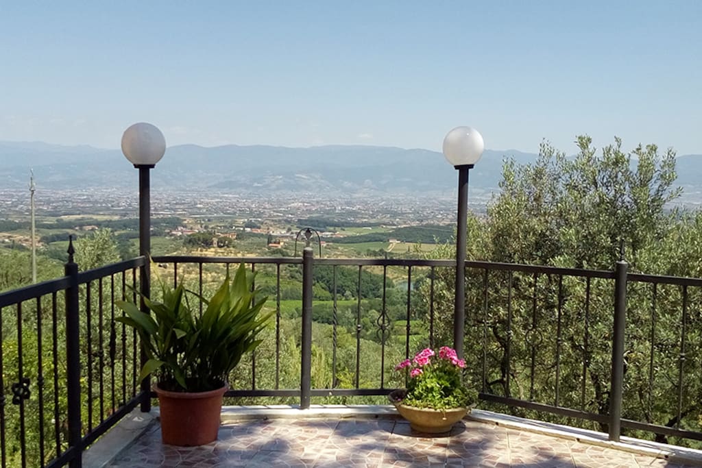 Immensa veduta: tutta per i vs pranzi in terrazza!