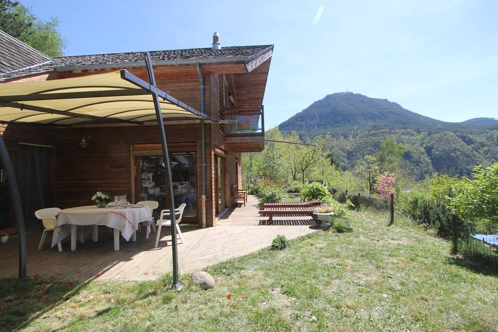 La terrasse extérieure pour profiter du soleil