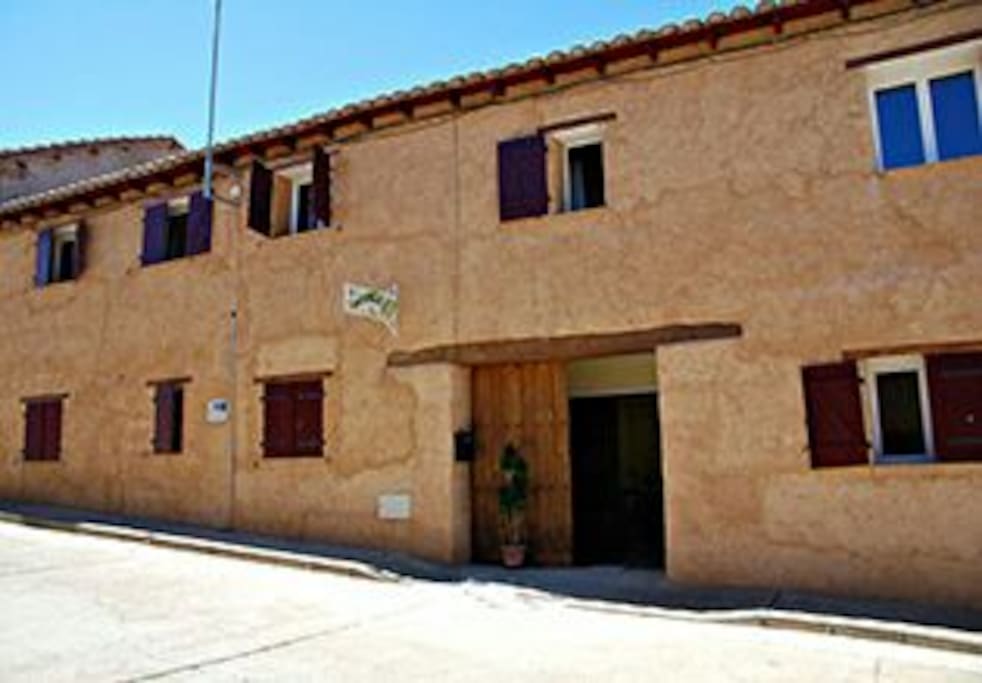 Albergue in a renew building made of mud adobe in the XVI century.