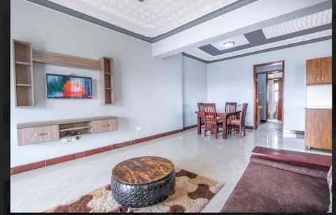 Cheerful 2 bedroom Villa with free parking