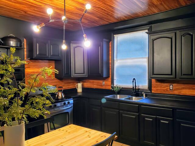 Suite Jersey: Group Retreats| Events| Near NYC/EWR gallery image 4